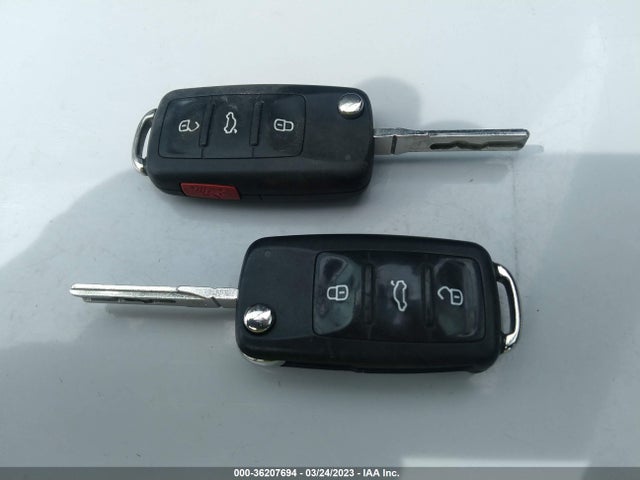 1VWAT7A37EC066352 Volkswagen Passat Wolfsburg Ed