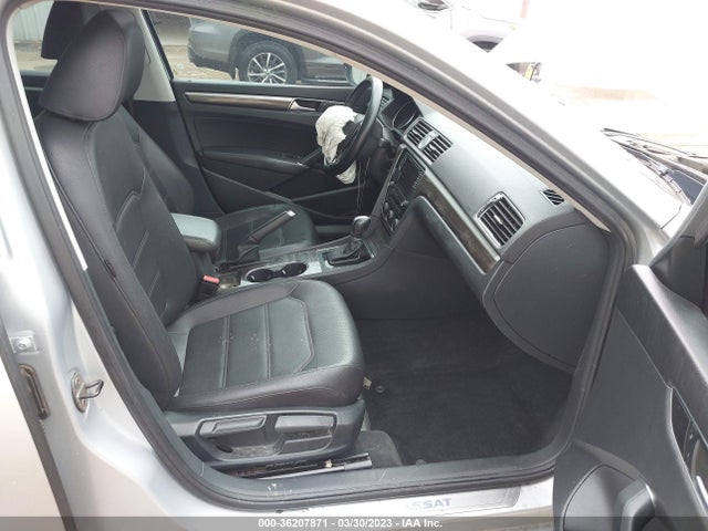 1VWBS7A32GC051753 Volkswagen Passat 1.8t Se W/technology