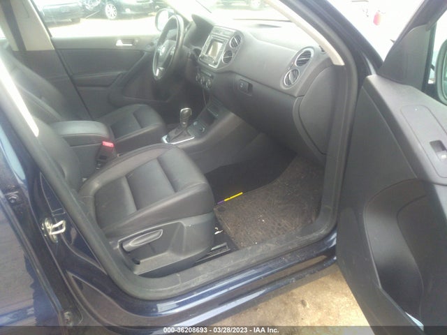 WVGAV7AX8GW604585 Volkswagen TIGUAN S