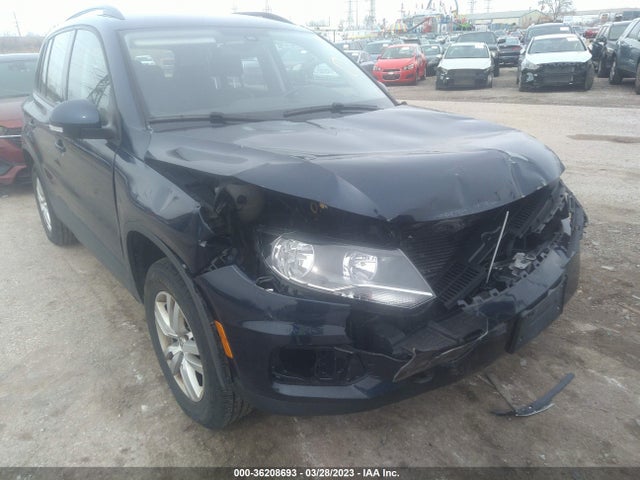 WVGAV7AX8GW604585 Volkswagen TIGUAN S