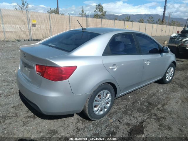 KNAFT4A2XA5040726 KIA FORTE LX