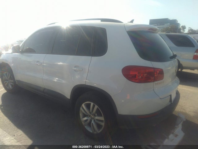 WVGAV7AXXHK038437 Volkswagen TIGUAN