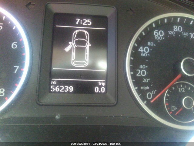 WVGAV7AXXHK038437 Volkswagen TIGUAN