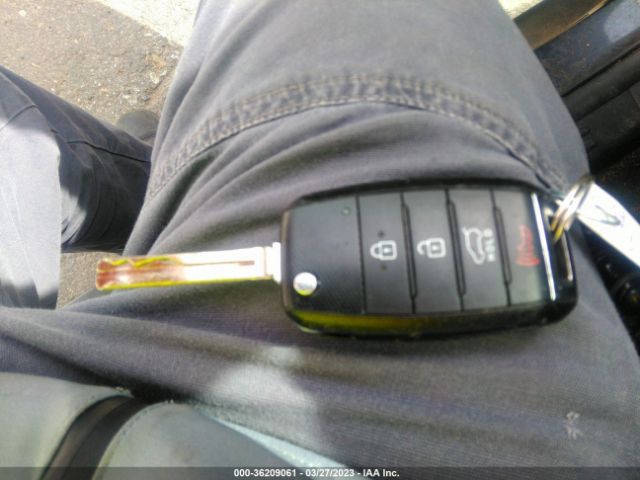 KNDJP3A55E7039757 KIA SOUL +