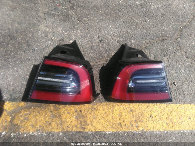 Tesla Model Y Long Range 2023 7SAYGAEEXPF622841 Image 12