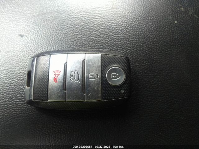 5XYPGDA3XHG334486 KIA SORENTO LX
