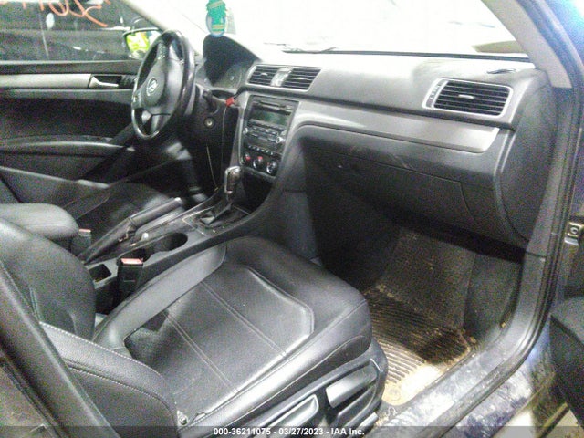 1VWAT7A34FC027347 Volkswagen Passat 1.8t Wolfsburg Ed