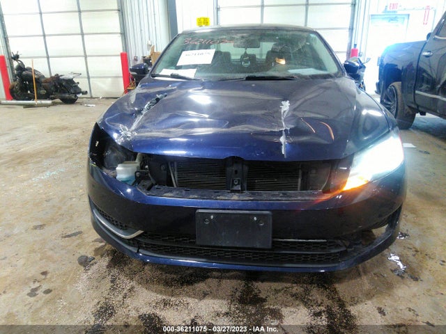 1VWAT7A34FC027347 Volkswagen Passat 1.8t Wolfsburg Ed