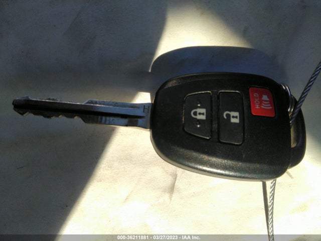 Toyota RAV4 LE 2017 JTMZFREV4HJ147751 Image 3