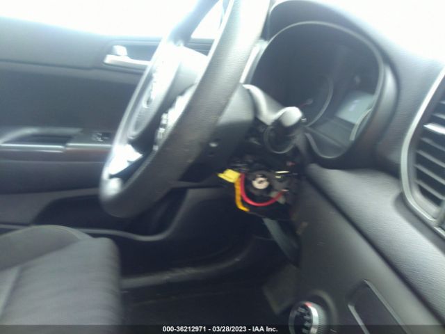 KNDPMCAC8H7198746 KIA Sportage Lx