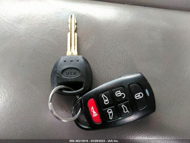 KNDMH4C75E6579078 KIA SEDONA EX