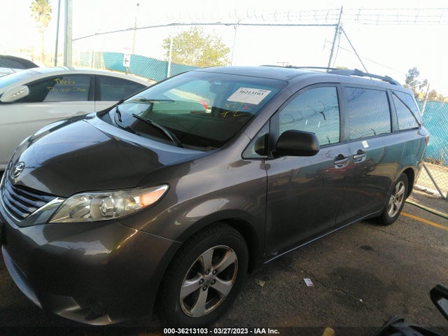 Toyota SIENNA LE 2015 5TDKK3DC6FS549541 Image 2