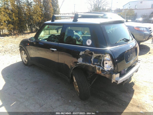 2006 MINI COOPER WMWRC33576TK72816 Photo 2