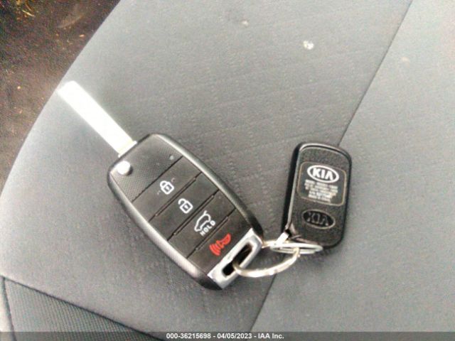 5XYPGDA34JG416056 KIA SORENTO LX