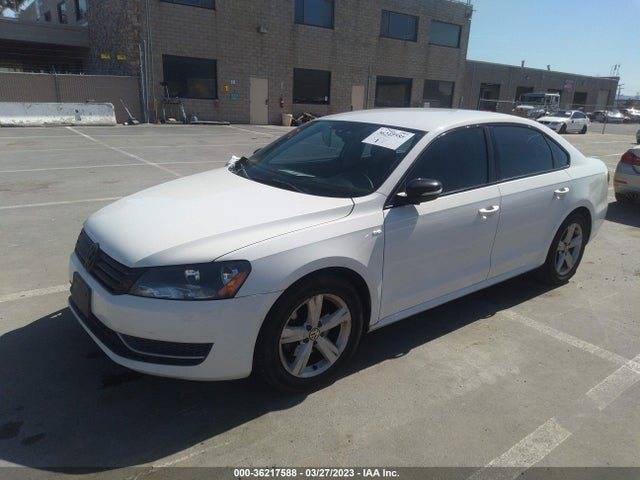 1VWAT7A30EC038151 Volkswagen Passat Wolfsburg Ed