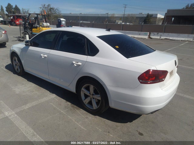1VWAT7A30EC038151 Volkswagen Passat Wolfsburg Ed