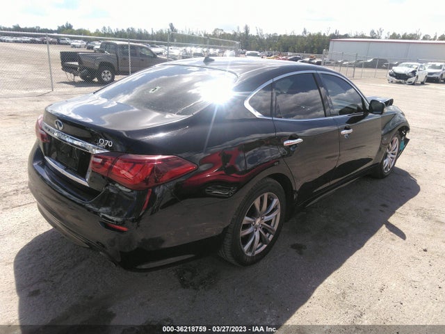 2017 Infiniti Q70, VIN: JN1BY1AP7HM741000