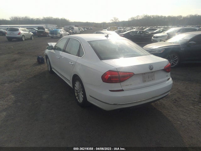 1VWBT7A30GC027707 Volkswagen Passat 1.8t Se