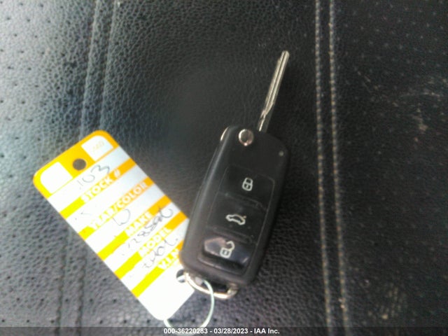 1VWAT7A35FC067680 Volkswagen Passat 1.8t Wolfsburg Ed