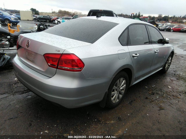 1VWAT7A35FC067680 Volkswagen Passat 1.8t Wolfsburg Ed