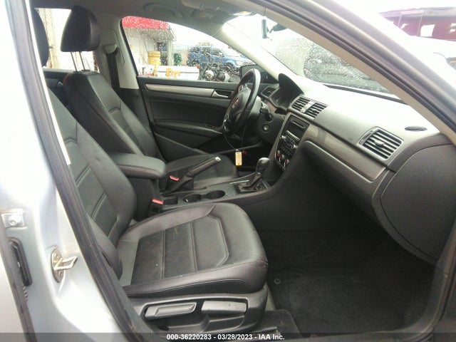 1VWAT7A35FC067680 Volkswagen Passat 1.8t Wolfsburg Ed