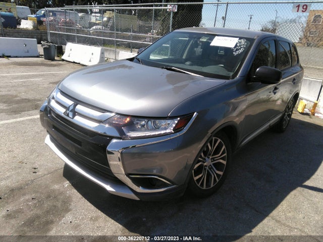 JA4AD2A3XHZ058423 Mitsubishi Outlander Es