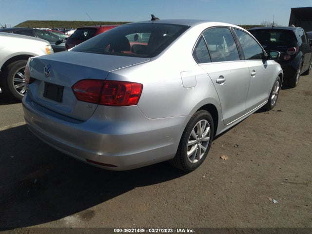 3VWD17AJ2EM224144 Volkswagen Jetta Sedan Se W/connectivity