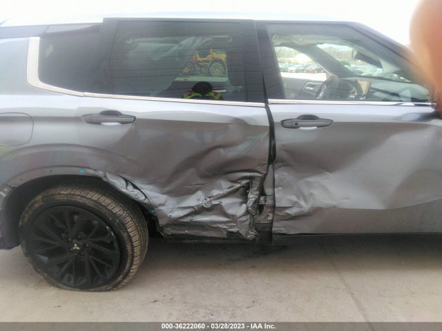JA4J4UA83NZ092352 Mitsubishi Outlander Se