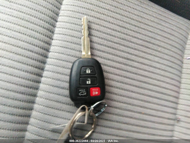 Toyota Rav4 Xle 2015 JTMRFREV4FD147339 Image 3