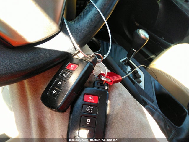 2015 Toyota RAV4, VIN: 2T3DFREV8FW291313