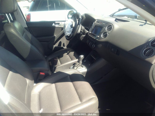 WVGRV7AX3HK003399 Volkswagen Tiguan Wolfsburg Edition