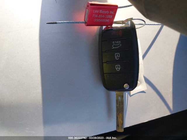 KIA Soul Base 2016 KNDJN2A27G7245123 Image 3