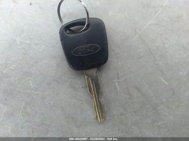 2000 FORD EXPEDITION XLT VIN: 1FMPU16LXYLB02955