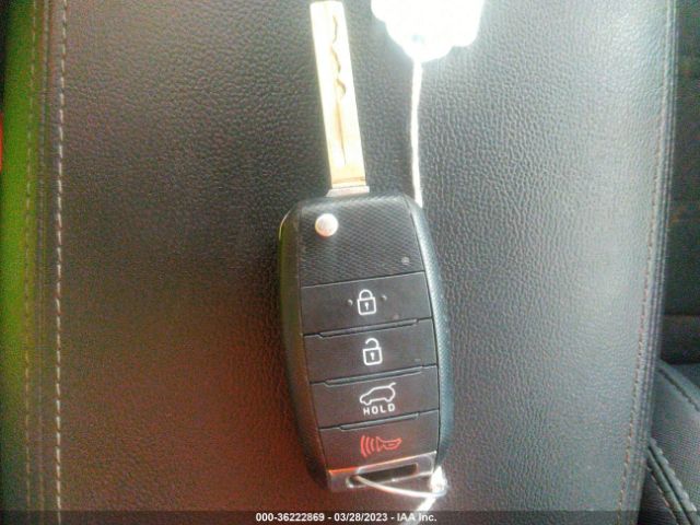 5XYPG4A38KG590729 KIA SORENTO LX