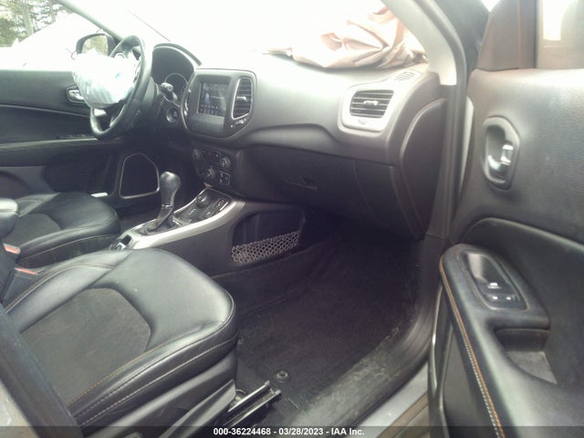 3C4NJDBB7JT470202 Jeep Compass Latitude