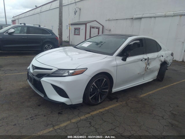 Toyota CAMRY XSE 2018 4T1B61HK2JU124599 Image 2