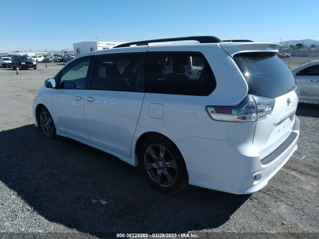 Toyota SIENNA SE 2017 5TDXZ3DC6HS856020 Image 3