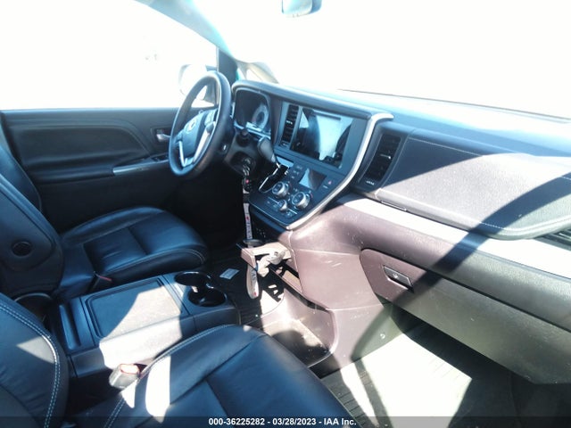 Toyota SIENNA SE 2017 5TDXZ3DC6HS856020 Image 5