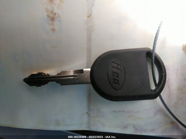 2003 FORD CROWN VICTORIA LX VIN: 2FAFP74W33X150466