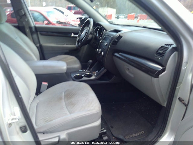 2012 KIA SORENTO LX VIN: 5XYKTDA65CG289028