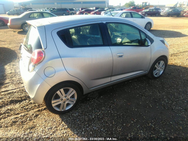Chevrolet Spark Lt 2015 KL8CD6S98FC733767 Image 4