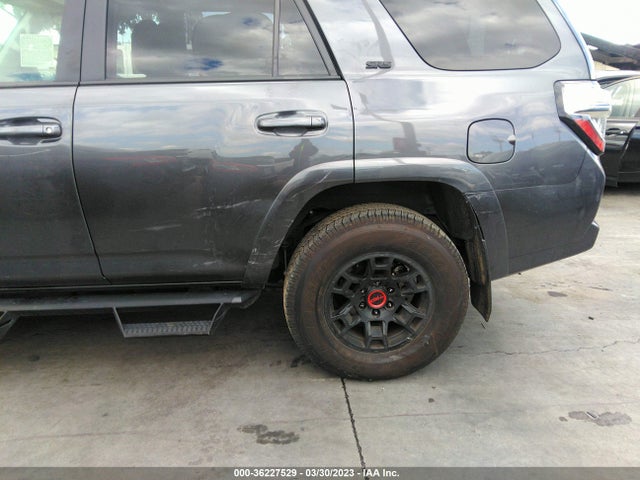 Toyota 4runner Sr5 Premium 2022 JTEFU5JR6N5272566 Image 4