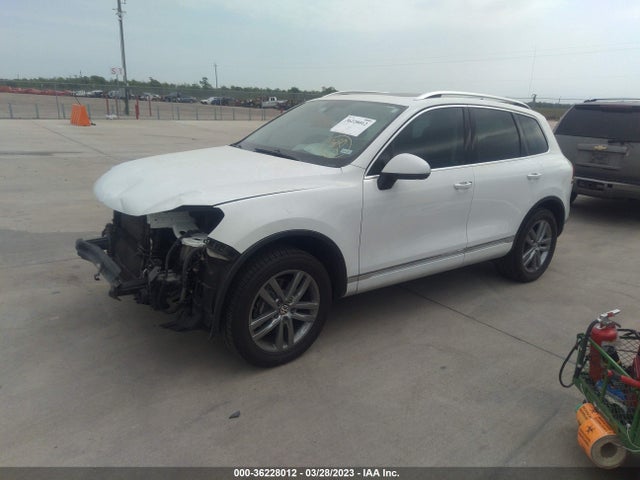 2015 Volkswagen Touareg, VIN: WVGEF9BP1FD002906