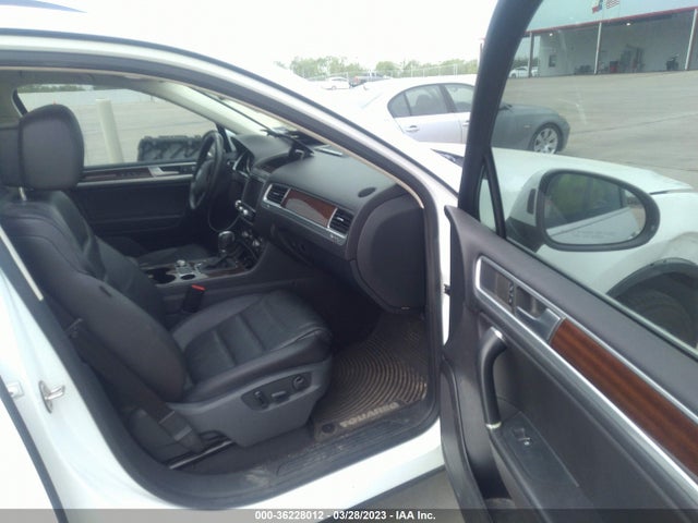 2015 Volkswagen Touareg, VIN: WVGEF9BP1FD002906