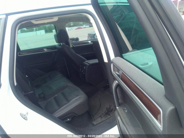 2015 Volkswagen Touareg, VIN: WVGEF9BP1FD002906