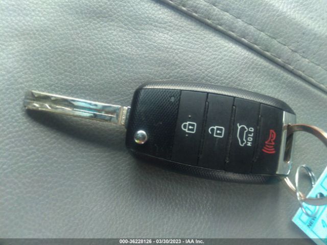 5XYKT3A64EG459439 KIA SORENTO LX