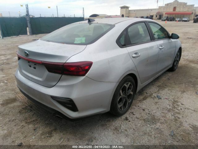 3KPF24AD1ME267528 KIA Forte Lxs