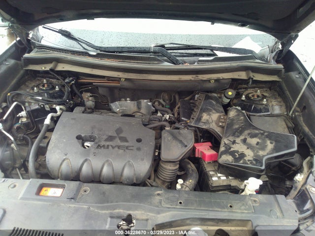 JA4AD3A35GZ015385 Mitsubishi Outlander Se