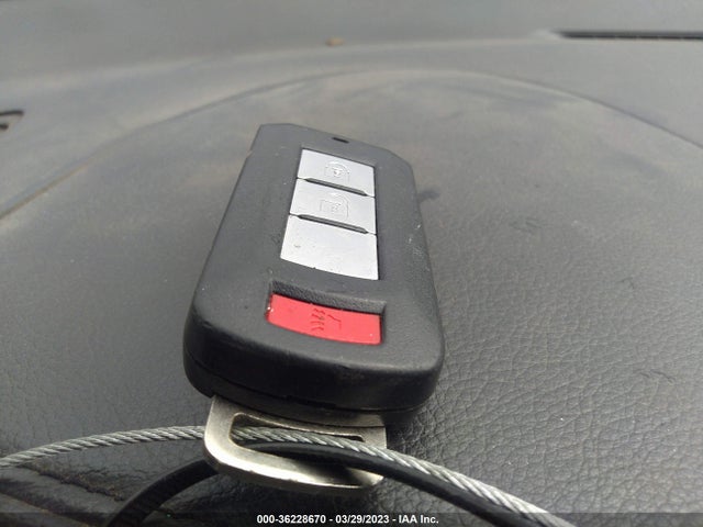 JA4AD3A35GZ015385 Mitsubishi Outlander Se