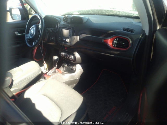 ZACCJBCT0FPB72764 Jeep Renegade Trailhawk